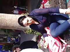 Mainit milf sa manipis na manipis na blouse