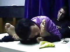 Intsik milf worships lalaki mga paa