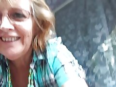 Dalawang lalaki at isang mainit na matanda