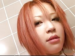 Masikip at mabustong babe, pulang buhok, puke pagkarinyo sa banyo